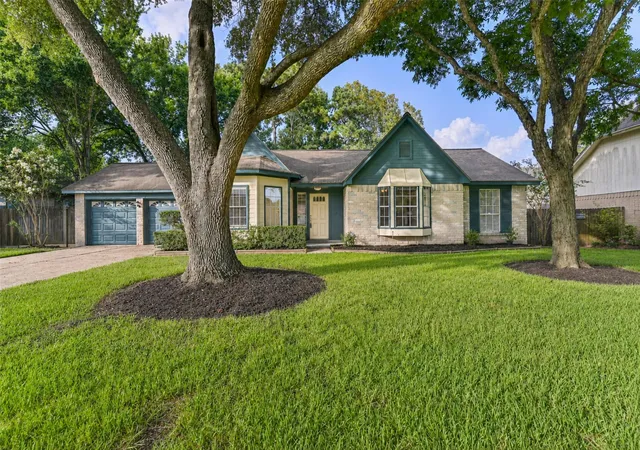 1st image of 1504 Windsor Dr, Friendswood, TX 77546 | MLS# 41043999