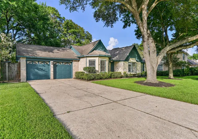 2nd image of 1504 Windsor Dr, Friendswood, TX 77546 | MLS# 41043999