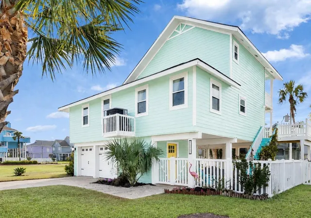Photo 1 of Single family home for sale at 13707 Pirates Beach Blvd, Galveston, TX 77554 | MLS# 88590811 | Listing updated on 2026-09-19