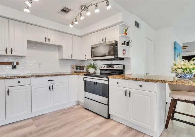 Photo 3 of Single family home for sale at 13707 Pirates Beach Blvd, Galveston, TX 77554 | MLS# 88590811 | Listing updated on 2026-09-19