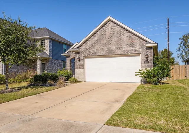 Photo 2 of Single family home for sale at 31634 Heguy Pass, Fulshear, TX 77441 | MLS# 42639685 | Listing updated on 2026-09-14