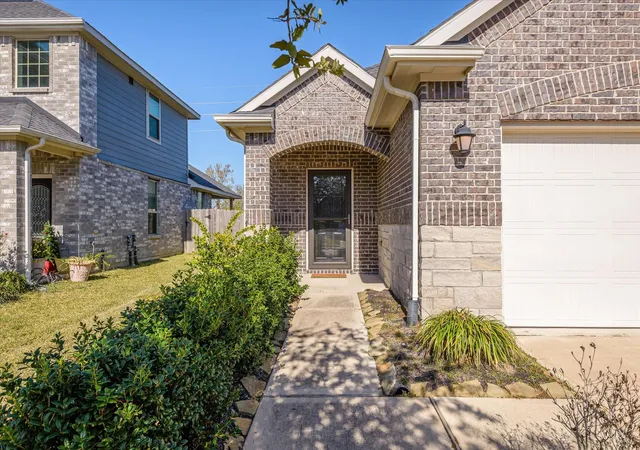 Photo 3 of Single family home for sale at 31634 Heguy Pass, Fulshear, TX 77441 | MLS# 42639685 | Listing updated on 2026-09-14