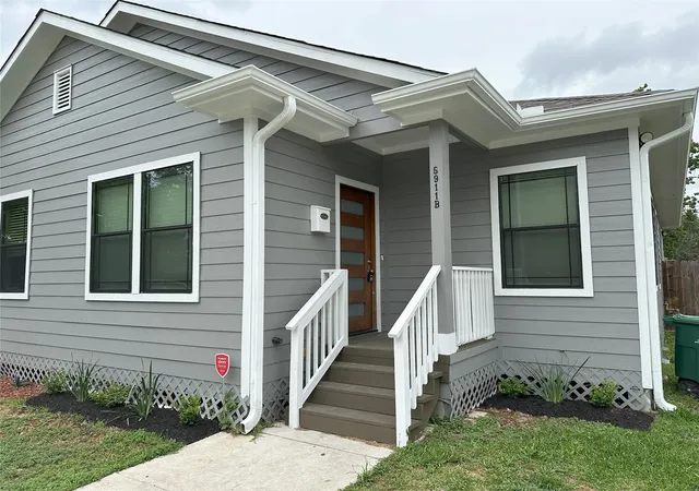 Photo 3 of Multi family home for sale at 5911 Westover St, Houston, TX 77033 | MLS# 81173503 | Listing updated on 2026-08-24