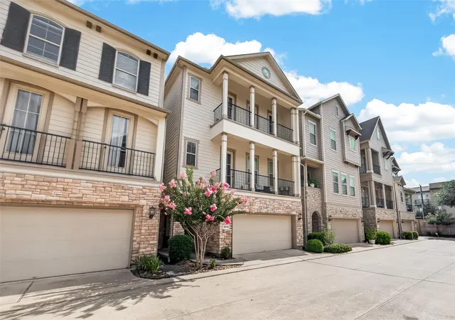Photo 2 of Single family home for sale at 8908 Ter Pass Dr, Houston, TX 77080 | MLS# 84714454 | Listing updated on 2026-09-09