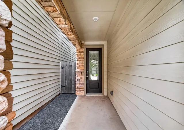 Photo 3 of Single family home for sale at 8908 Ter Pass Dr, Houston, TX 77080 | MLS# 84714454 | Listing updated on 2026-09-09