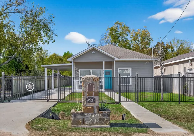 Photo 4 of Single family home for sale at 920 Kellogg St, Houston, TX 77012 | MLS# 77125765 | Listing updated on 2026-09-20