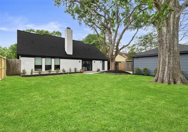 4th image of 5934 Dumfries Dr, Houston, TX 77096 | MLS# 60041126