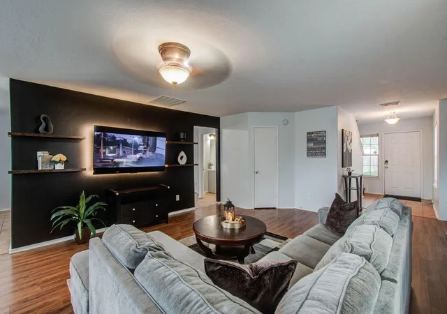 Photo 3 of Single family home for sale at 20015 Oland Way Dr, Houston, TX 77073 | MLS# 14034114 | Listing updated on 2026-08-19