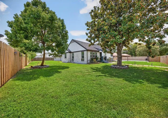 Photo 2 of Single family home for sale at 5032 Madalyn Ln, Houston, TX 77021 | MLS# 10882230 | Listing updated on 2026-09-08