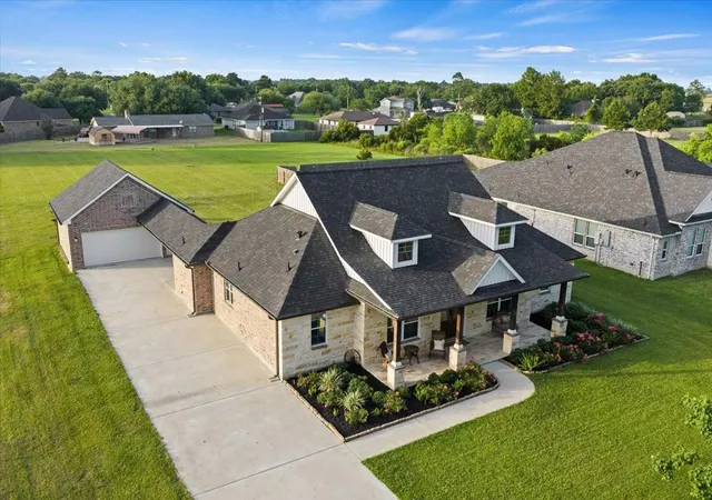 Homes for sale in Anahuac, TX | 907 Oak St, Anahuac, TX 77514 | MLS# 6942168