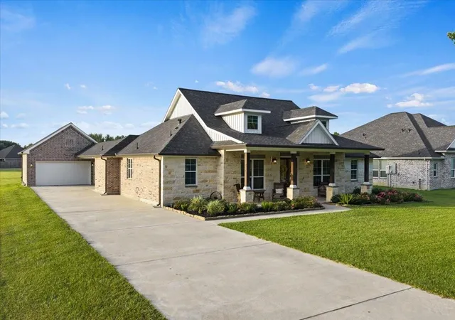 Homes for sale in Anahuac, TX | 907 Oak St, Anahuac, TX 77514 | MLS# 6942168
