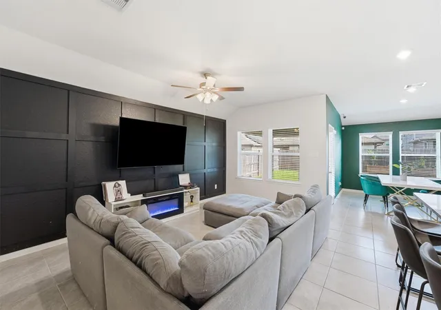 4th image of 1007 Modesto Dr, Rosharon, TX 77583 | MLS# 78900843
