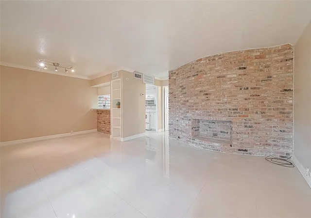 4th image of 2121 Fountain View Dr #22, Houston, TX 77057 | MLS# 48680858