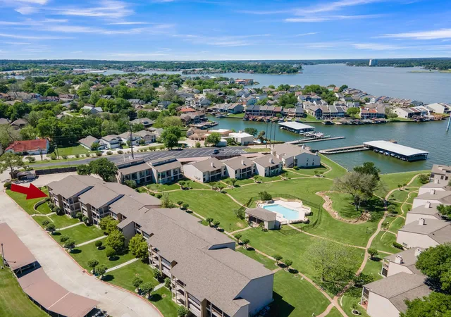 26th image of 301 Lakeview Ter #D, Montgomery, TX 77356 | MLS# 5024570