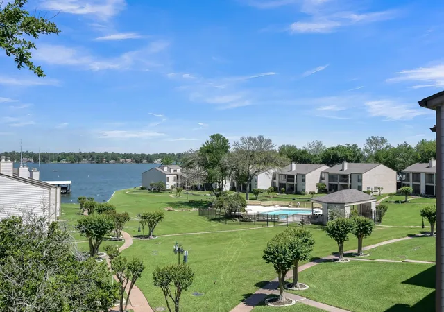 2nd image of 301 Lakeview Ter #D, Montgomery, TX 77356 | MLS# 5024570