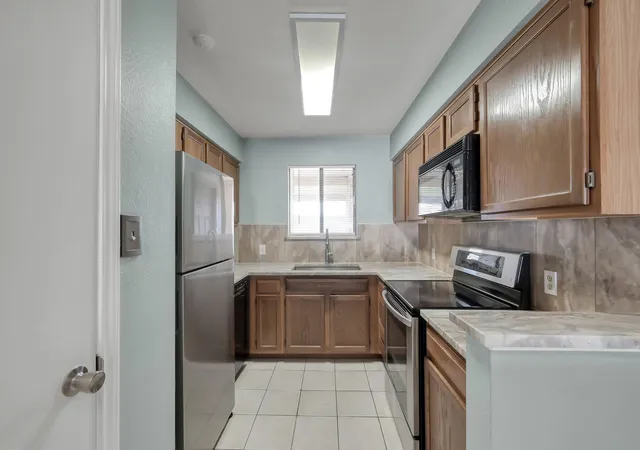 4th image of 301 Lakeview Ter #D, Montgomery, TX 77356 | MLS# 5024570