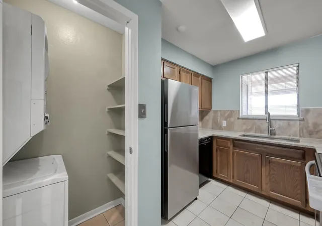 5th image of 301 Lakeview Ter #D, Montgomery, TX 77356 | MLS# 5024570