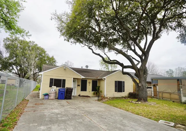 3rd image of 409 Avenue H, South Houston, TX 77587 | MLS# 33446934