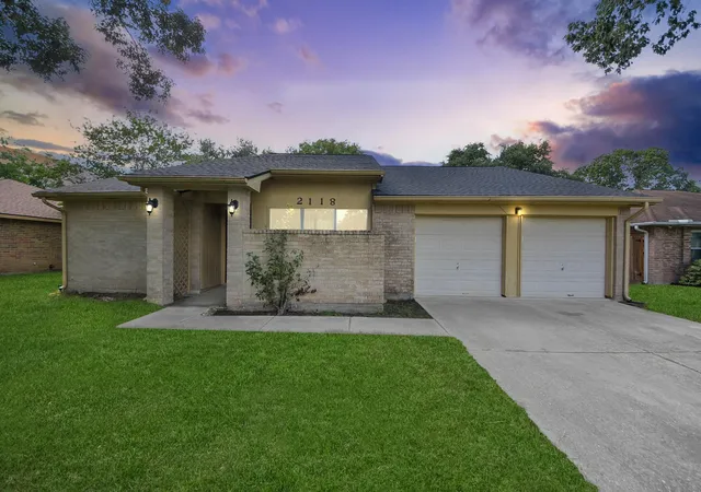 Photo 1 of Sale Pending at 2118 Pilgrims Bnd Dr, Friendswood, TX 77546 | MLS# 27396248 | Listing updated on 2026-08-28