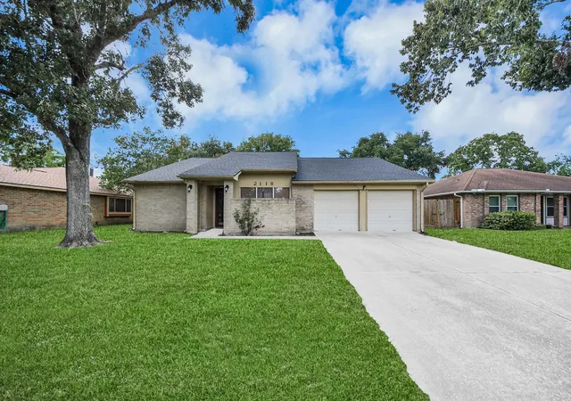 Photo 2 of Sale Pending at 2118 Pilgrims Bnd Dr, Friendswood, TX 77546 | MLS# 27396248 | Listing updated on 2026-08-28
