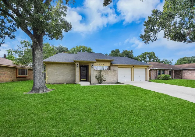 Photo 3 of Sale Pending at 2118 Pilgrims Bnd Dr, Friendswood, TX 77546 | MLS# 27396248 | Listing updated on 2026-08-28