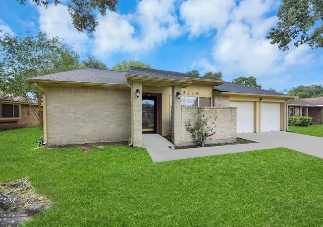 Photo 3 of Sale Pending at 2118 Pilgrims Bnd Dr, Friendswood, TX 77546 | MLS# 27396248 | Listing updated on 2026-08-28