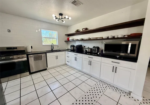 Homes for sale in West Columbia, TX | 4183 County Road 571, West Columbia, TX 77486 | MLS# 43363100