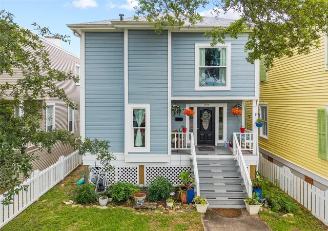 Photo 1 of Single family home for sale at 1219 Sealy St, Galveston, TX 77550 | MLS# 60097121 | Listing updated on 2026-09-20