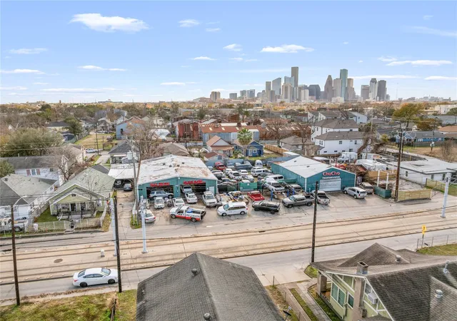 1st image of 902 Boundary St, Houston, TX 77009 | MLS# 61960347