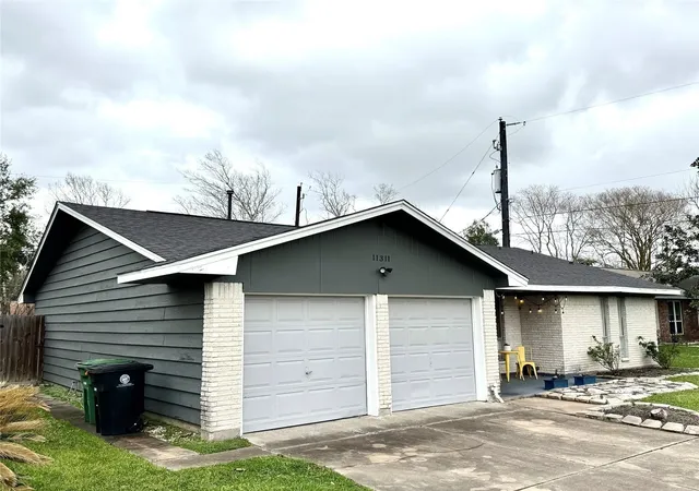 3rd image of 11311 Caribbean Ln, Houston, TX 77089 | MLS# 53274680