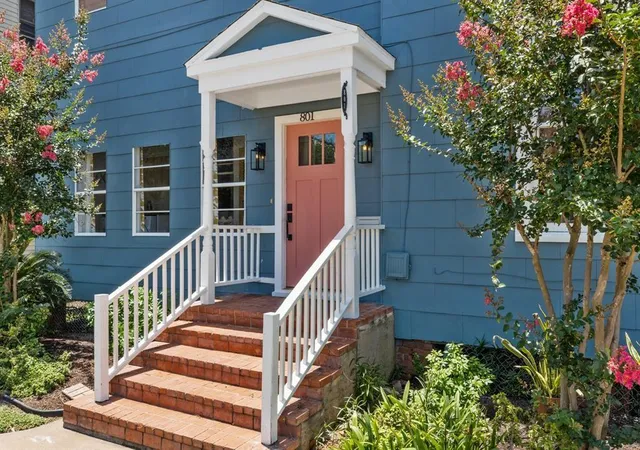 Photo 3 of Single family home for sale at 801 24th Street, Galveston, TX 77550 | MLS# 31389113 | Listing updated on 2026-04-21