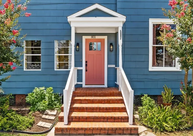 Photo 3 of Single family home for sale at 801 24th Street, Galveston, TX 77550 | MLS# 31389113 | Listing updated on 2026-04-21