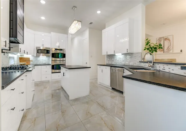 Photo 1 of Mansion for sale at 27715 Guthrie Ridge Ln, Katy, TX 77494 | MLS# 8923088 | Listing updated on 2026-08-28