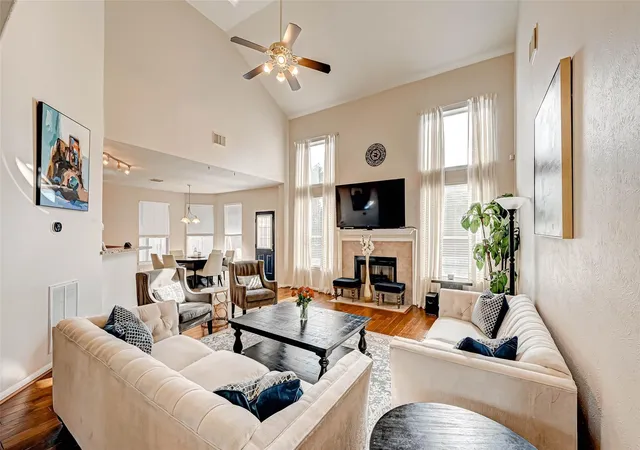 2nd image of 2015 Holly Glade Ln, Sugar Land, TX 77498 | MLS# 18875891