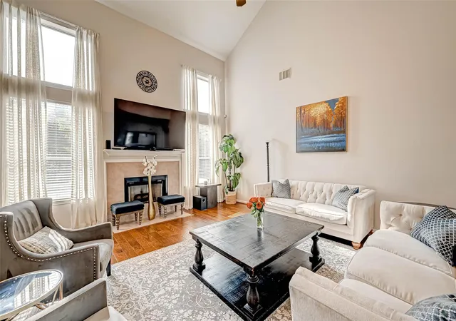 3rd image of 2015 Holly Glade Ln, Sugar Land, TX 77498 | MLS# 18875891