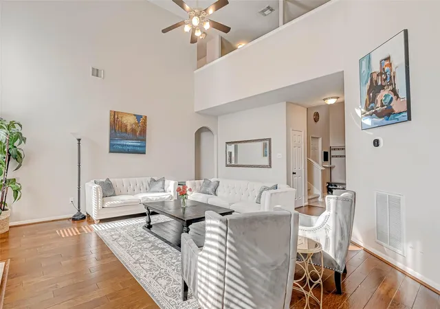 4th image of 2015 Holly Glade Ln, Sugar Land, TX 77498 | MLS# 18875891