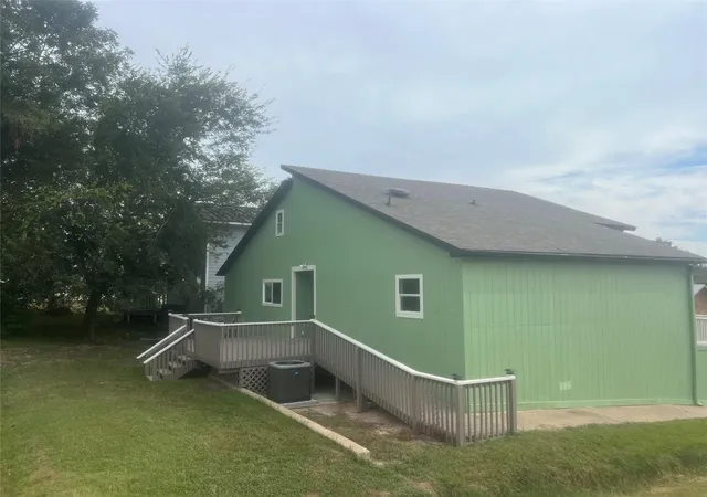 19th image of 311 Edgewater Dr, Livingston, TX 77351 | MLS# 55810572