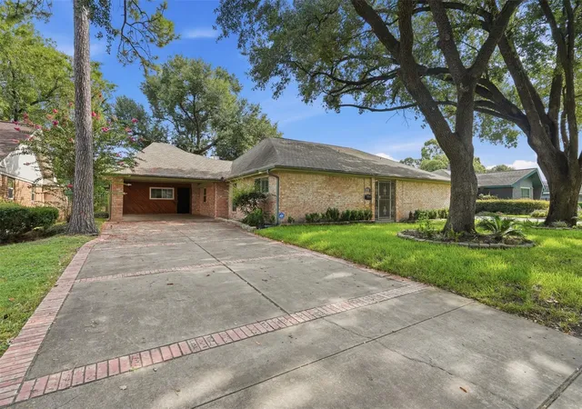 Photo 1 of Sale Pending at 4418 Wigton Dr, Houston, TX 77096 | MLS# 39547254 | Listing updated on 2026-09-13