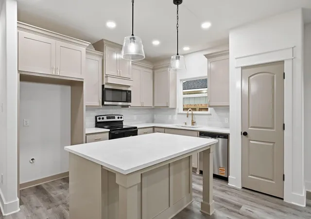 2nd image of 205 Lock Ln, Bryan, TX 77803 | MLS# 37917039