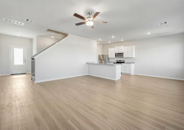 Photo 3 of Single family home for sale at 6418 Winter Elm St, Houston, TX 77048 | MLS# 49170047 | Listing updated on 2026-08-29