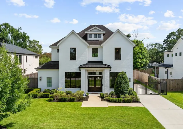 Photo 1 of Single family home for sale at 215 W 34th Street, Houston, TX 77018 | MLS# 55792521 | Listing updated on 2026-09-17