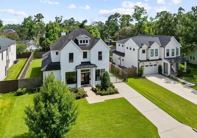 Photo 3 of Single family home for sale at 215 W 34th Street, Houston, TX 77018 | MLS# 55792521 | Listing updated on 2026-09-17