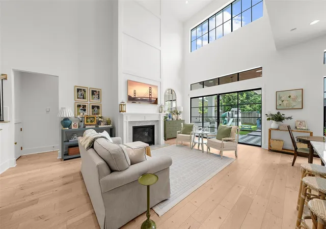 Photo 4 of Single family home for sale at 215 W 34th Street, Houston, TX 77018 | MLS# 55792521 | Listing updated on 2026-09-17