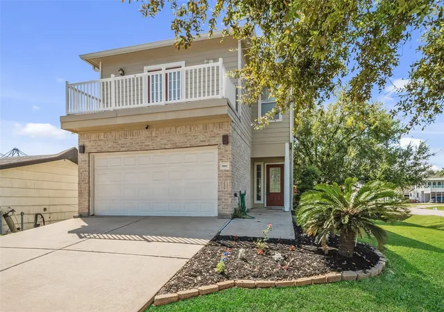 3rd image of 3802 Barracuda Ln, La Porte, TX 77571 | MLS# 13765554