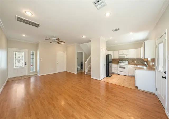 5th image of 3802 Barracuda Ln, La Porte, TX 77571 | MLS# 13765554