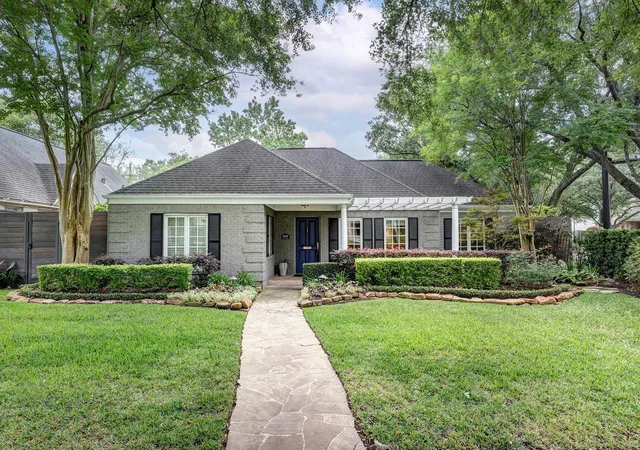 Homes for sale in West University Place, TX | 3131 Rice Blvd, West University Place, TX 77005 | MLS# 5356571