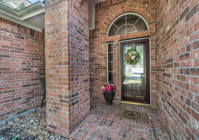 Photo 2 of Single family home for sale at 25617 Tiverton Forest Ct, Porter, TX 77365 | MLS# 2024240 | Listing updated on 2026-09-19