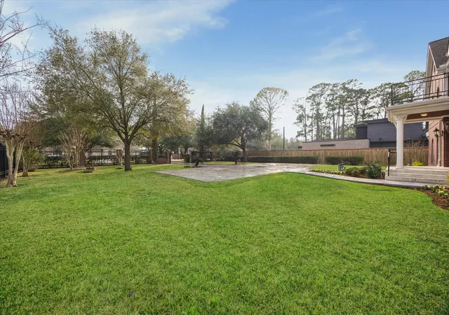 Photo 2 of Mansion for sale at 9206 Westview Dr, Houston, TX 77055 | MLS# 95718175 | Listing updated on 2026-09-20