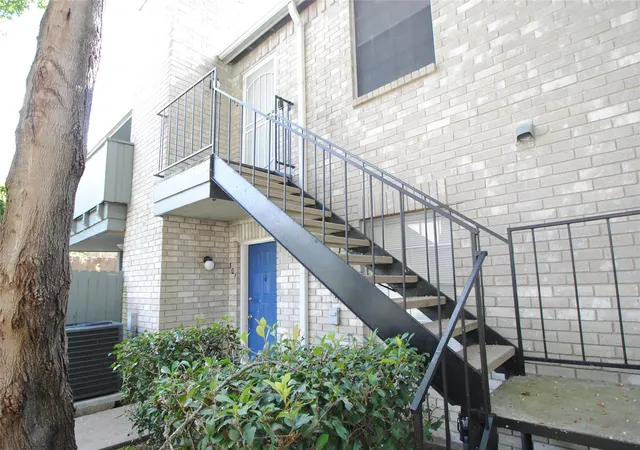 2nd image of 9797 Leawood Blvd #302, Houston, TX 77099 | MLS# 6224387
