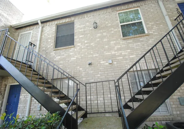 3rd image of 9797 Leawood Blvd #302, Houston, TX 77099 | MLS# 6224387